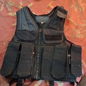 Tactical Black Utility Vest with Multiple Pockets